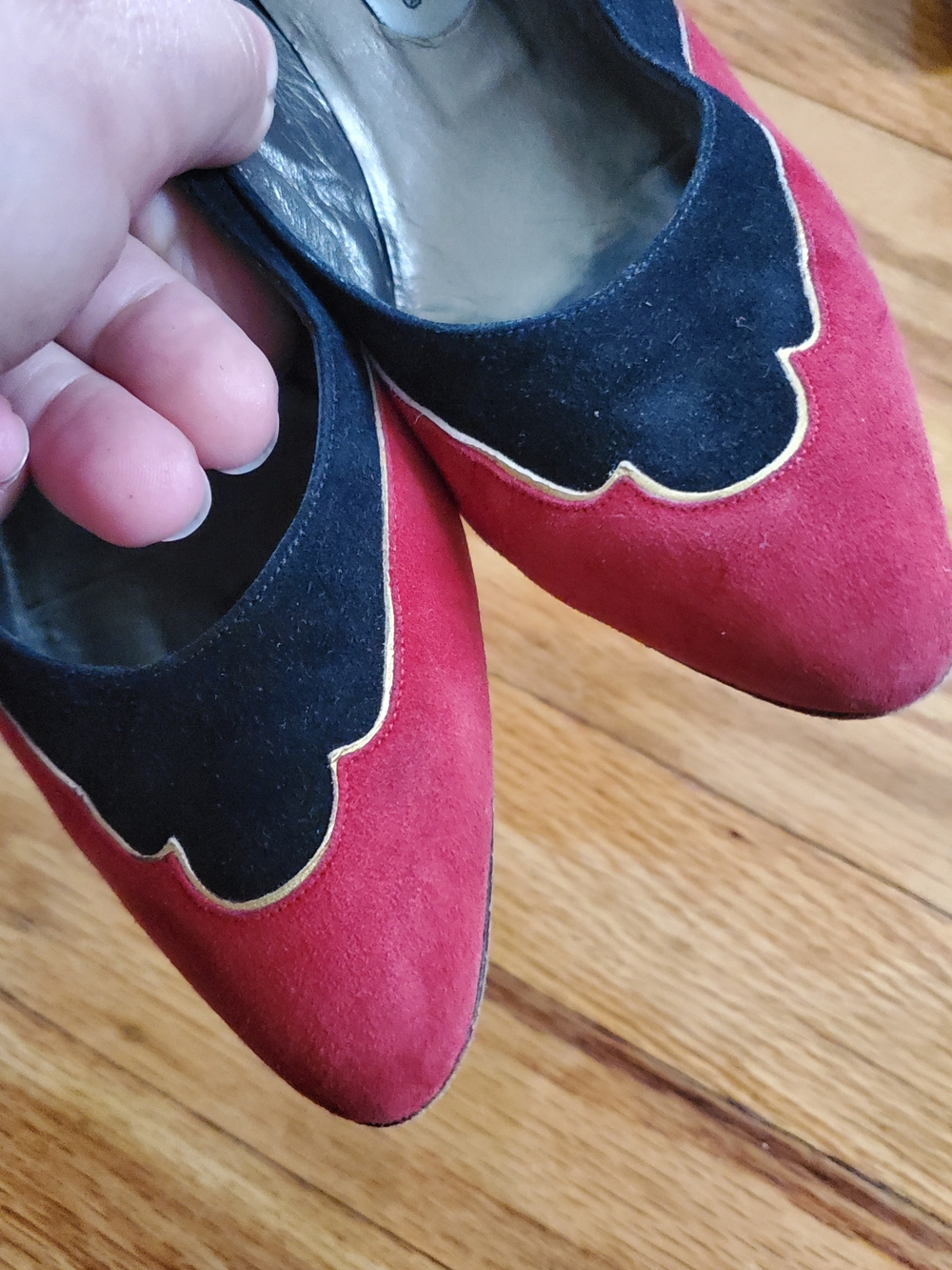Vintage Bally Women's Two-Tone Suede Leather Pumps - Black and Red Womens Sz 5.5 - Picture 6 of 12